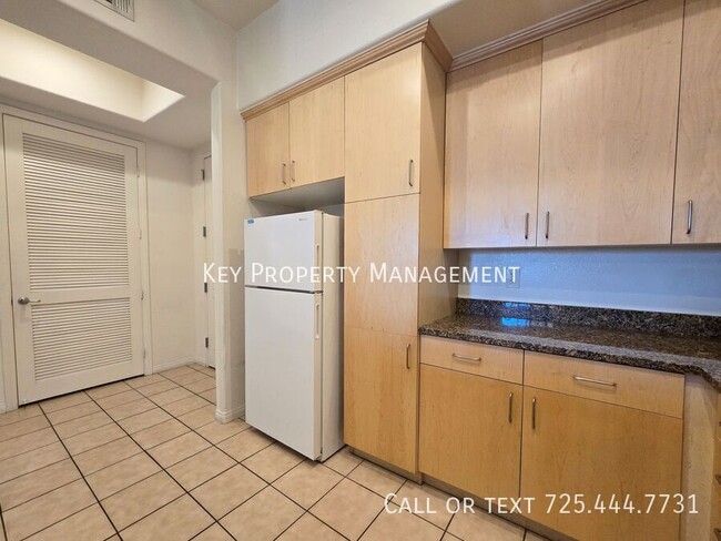 Building Photo - 2 Bedroom, 2 Bath Mid-Rise Condo off of La...