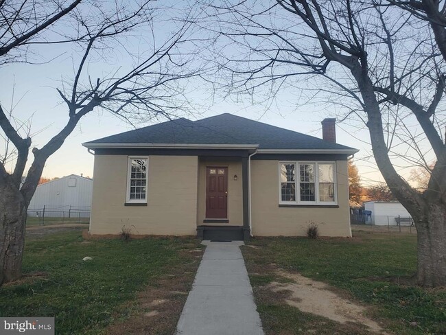 Primary Photo - 1905 Mimosa St