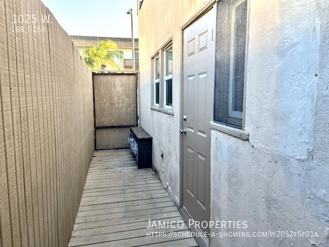 Building Photo - 1025 W 12th St