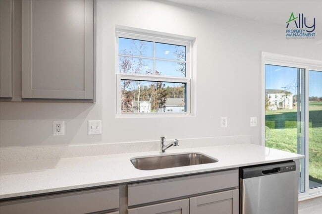 Building Photo - 54 Sophie Kathryn Dr