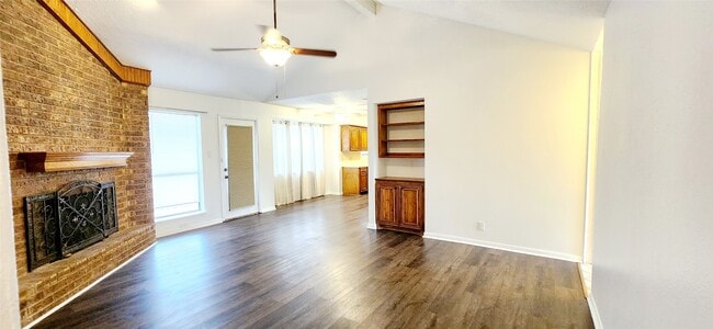 Building Photo - 135 Basswood St