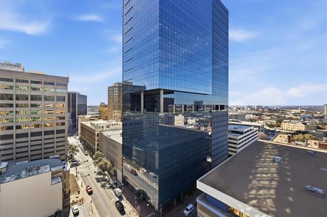 Building Photo - 500 Throckmorton St