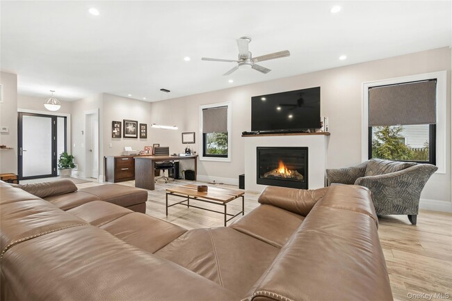 Building Photo - 55 S Phillips Ave