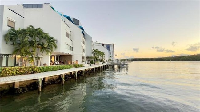 Building Photo - 456 Poinciana Island Dr