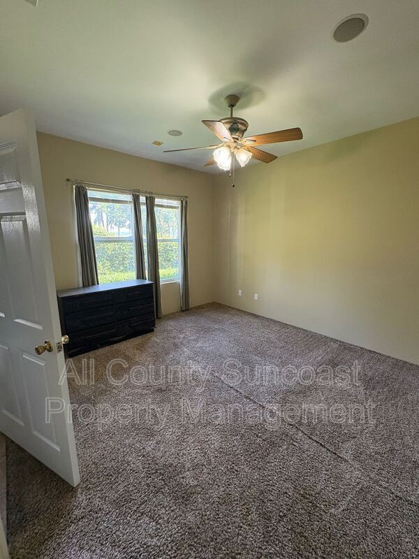Building Photo - 2600 Lucerne Dr