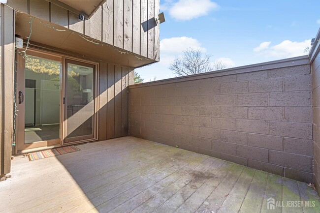 Building Photo - 496 Westgate Dr