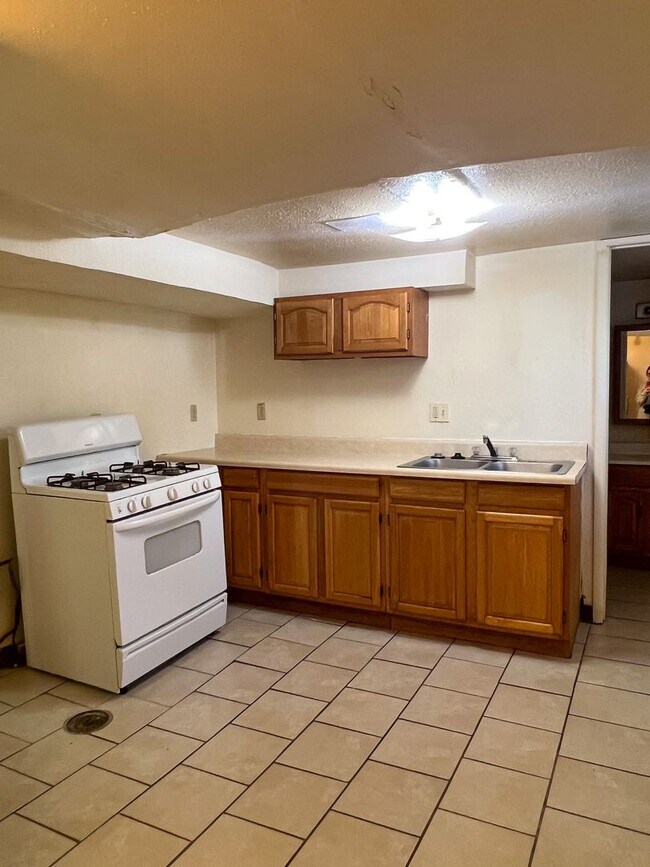 Building Photo - 1101 N Garth Ave