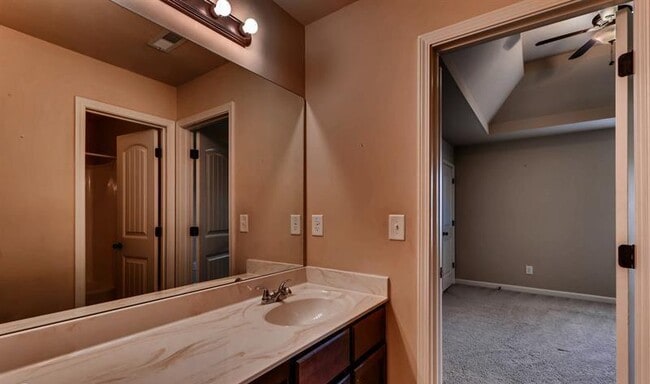 Building Photo - 135 Lindsey Terrace