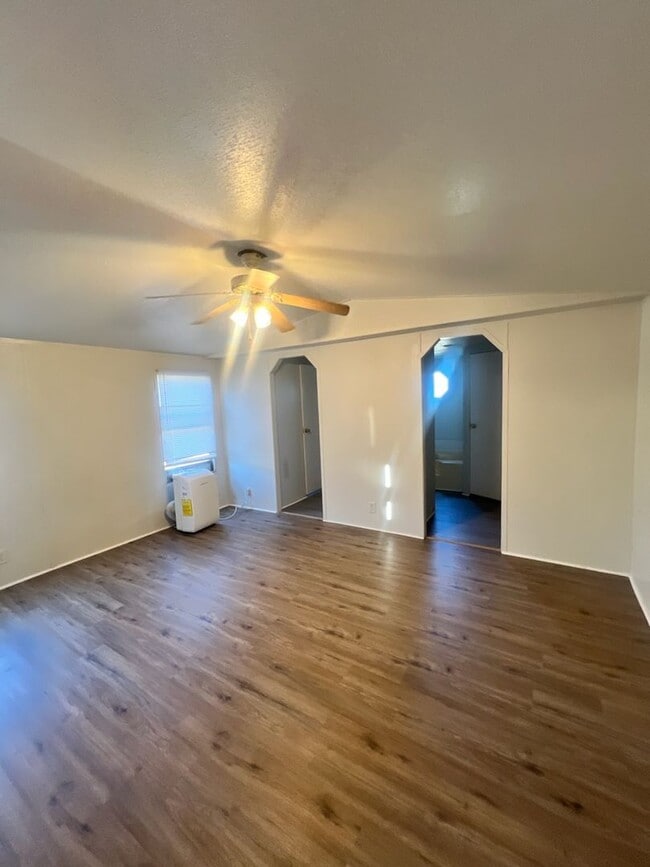 Building Photo - 1625 S 5th St