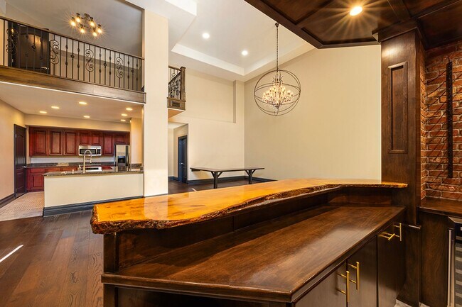 Building Photo - Manhattan Condo Penthouse