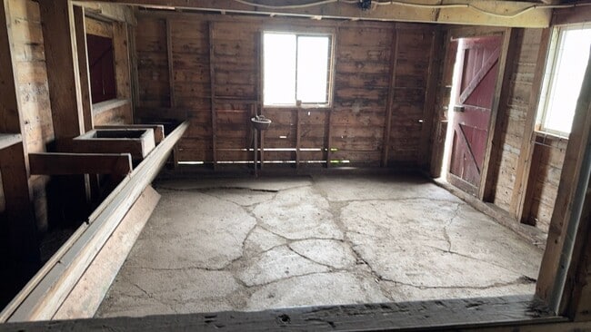 Building Photo - Country Horse Property on Nearly 2 Acres in Hayden!