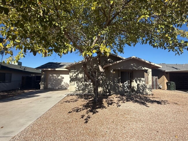 Building Photo - 3 Bedroom 2 Bathroom Home
