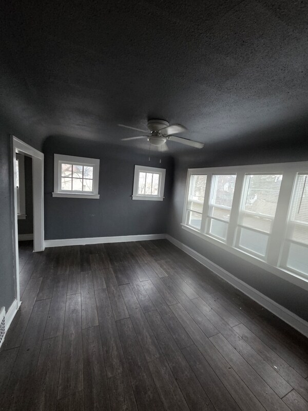 Building Photo - 2422 W Concordia Ave