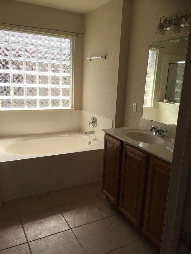 Building Photo - 707 Bighorn Dr