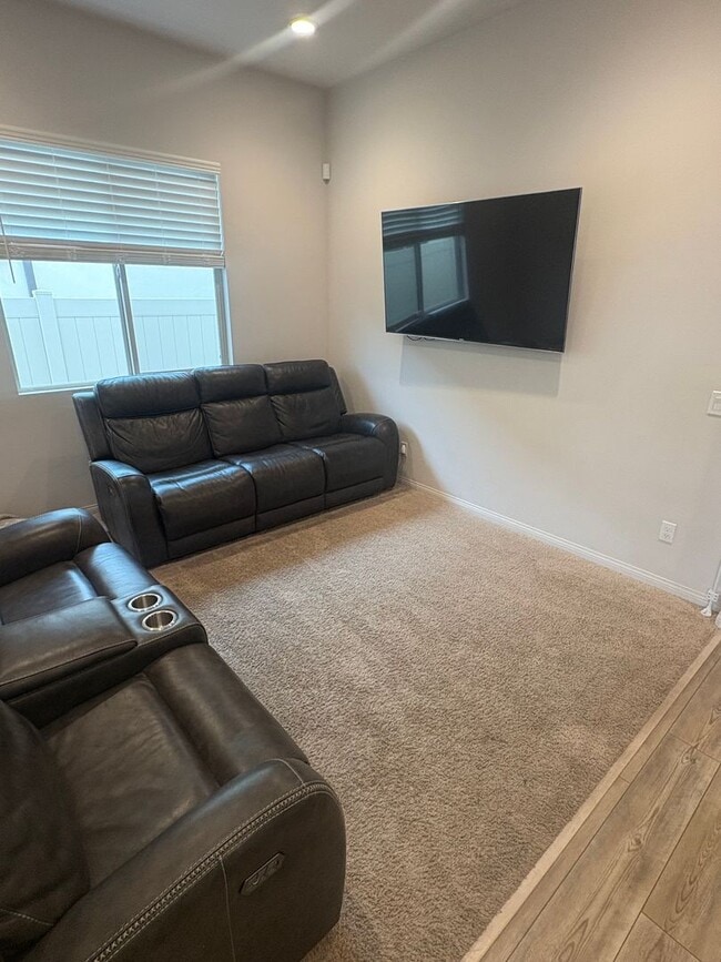 Building Photo - Beautiful home Bedford community!