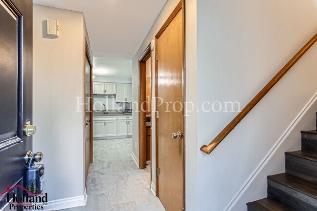 Building Photo - Charming 3-Bed, 2-Bath Home with Stunning Neighborhood Views & Excellent Amenities! NEW PRICE and...