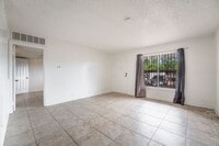 Building Photo - 1 Bedroom Downstairs  Condo Unit Near the ...