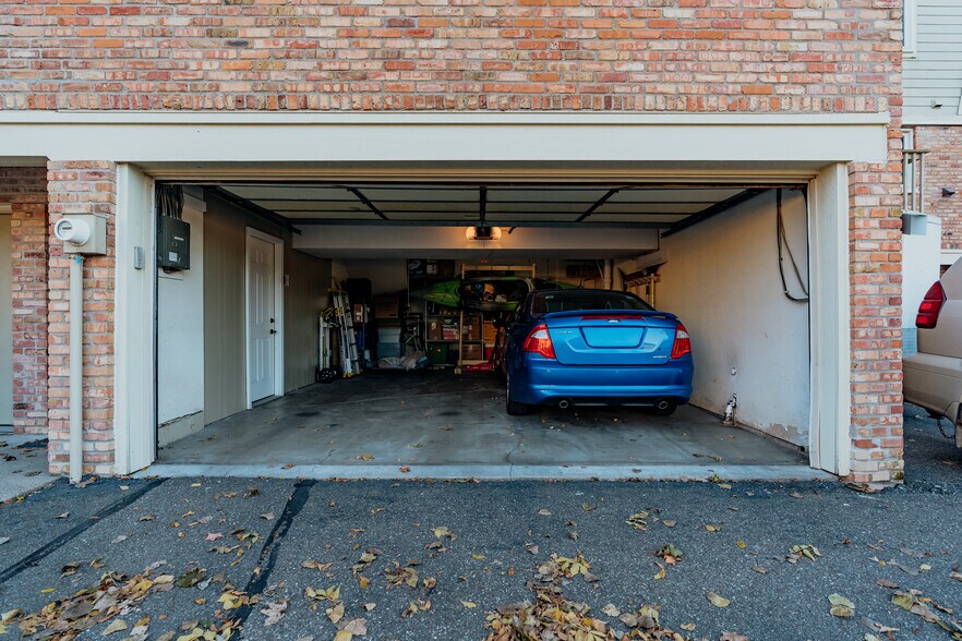 Building Photo - 2042 Louisiana Ave S