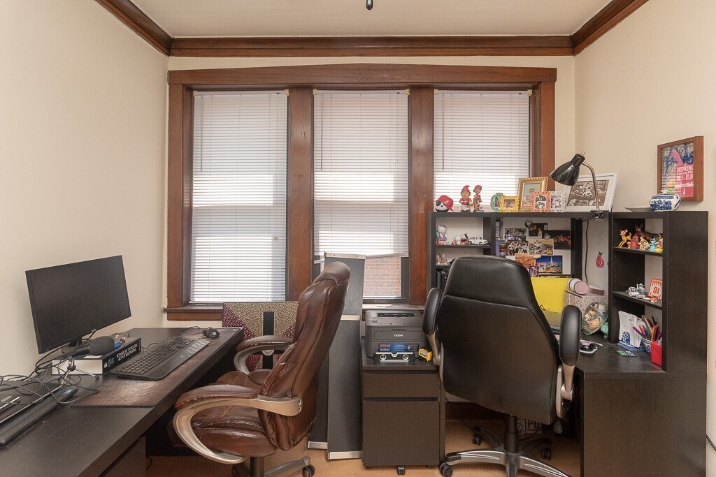 Building Photo - 3615 N Paulina St