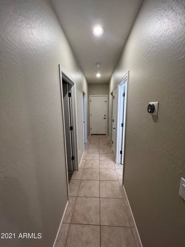 Building Photo - Beautiful 4 bedroom/ 2bath all on one story.