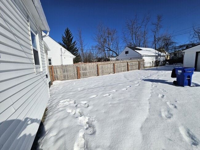 Building Photo - 4445 E 154th St