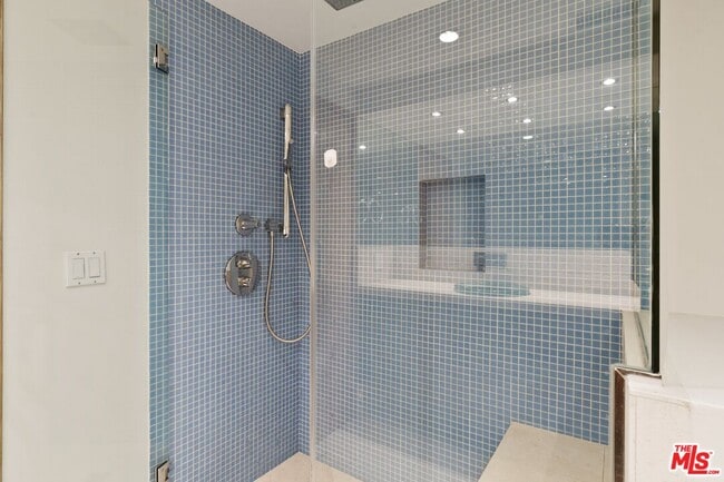 Building Photo - 8614 Hollywood Blvd