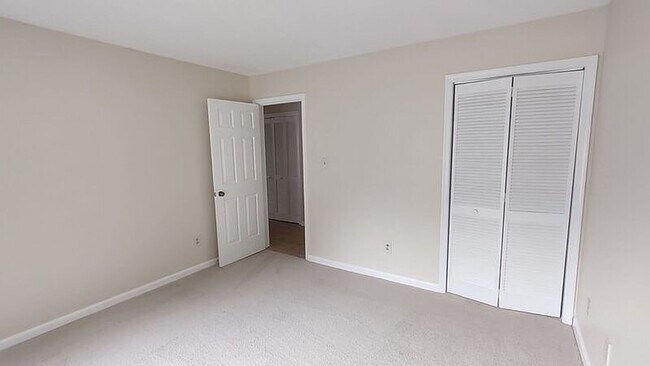 Building Photo - Chisle Run- 2 bedrooms and 1.5 bathrooms