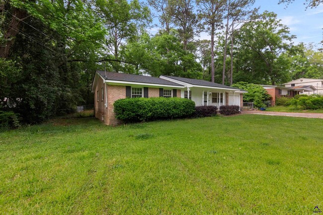 Building Photo - 846 S Forest Lake Dr
