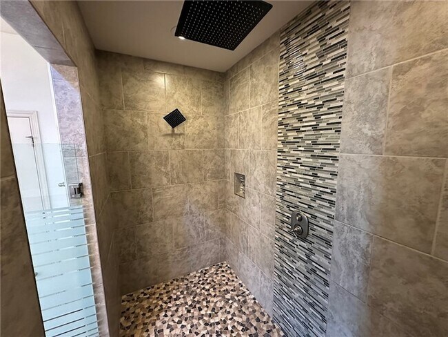 Building Photo - 106 Chiman Cir
