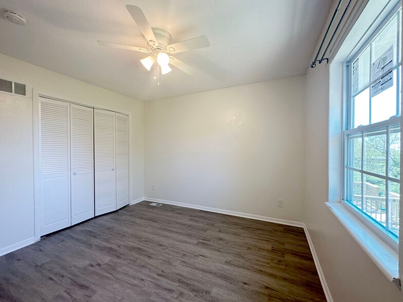 Building Photo - 1417 La Chateau Dr