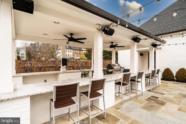 Building Photo - 7770 Belvale Dr