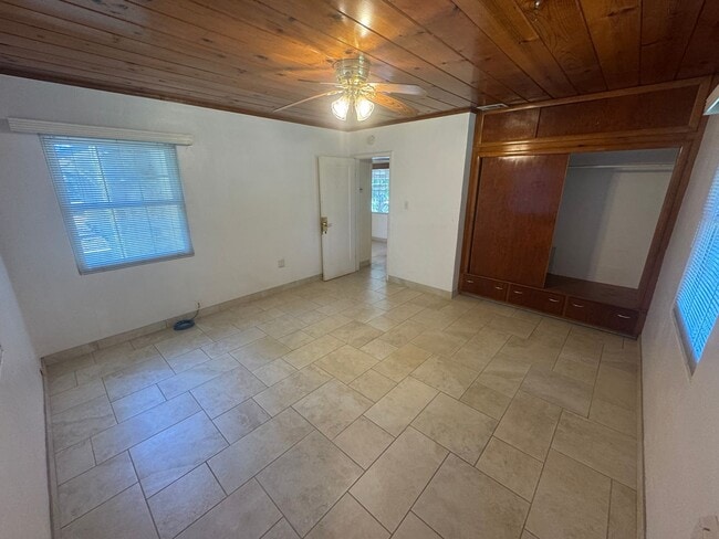 Building Photo - 3 dwelling property located in Rio Linda