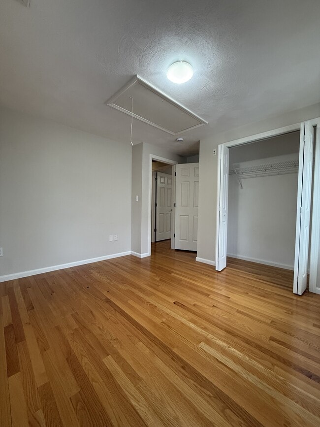 Building Photo - 5 Kensington Park