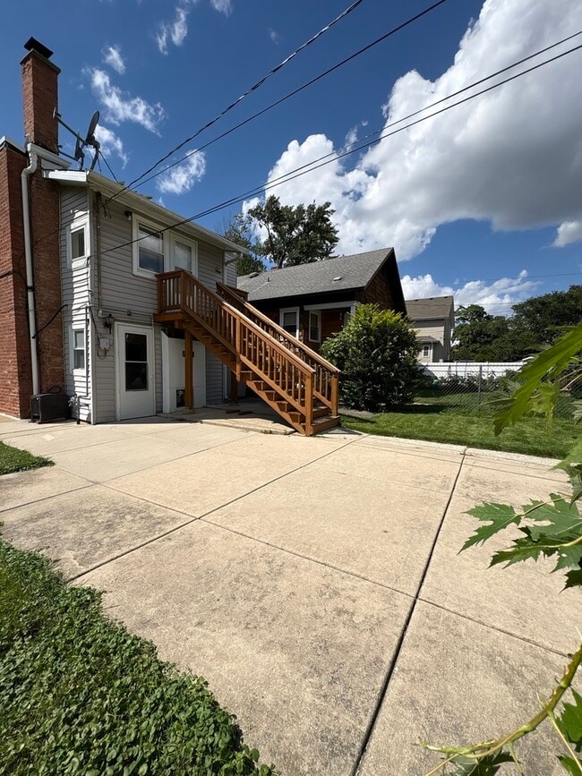 Building Photo - 4159 Deyo Ave