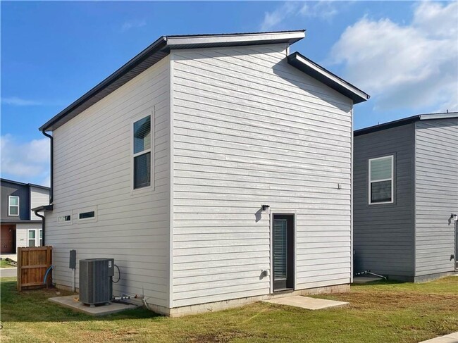 Building Photo - LIMITED TIME LEASE SPECIAL!! 2 MONTHS RENT...