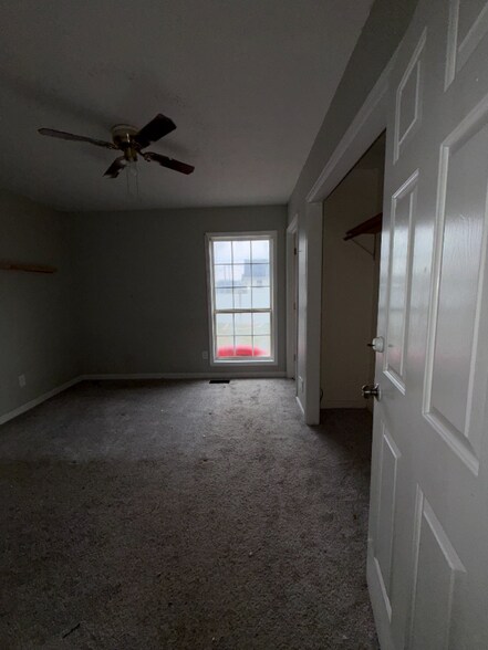 Building Photo - 1211 Redbud St