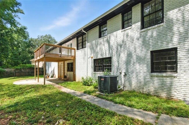 Building Photo - 1365 Renee Dr