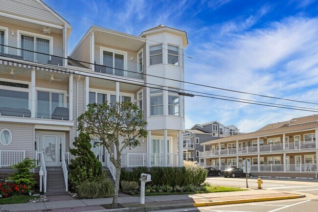 Building Photo - 9416 Amherst Ave