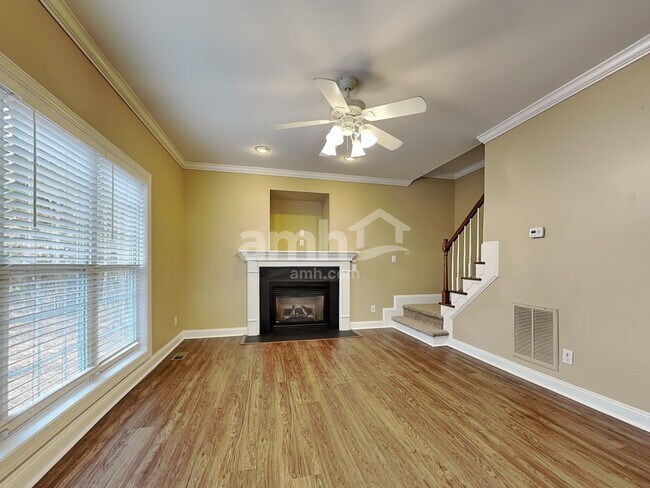 Building Photo - 347 Mockingbird Ln