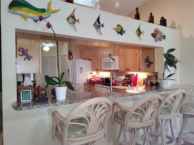 Building Photo - Seasonal 3/2/2 waterfront villa in Punta Gorda