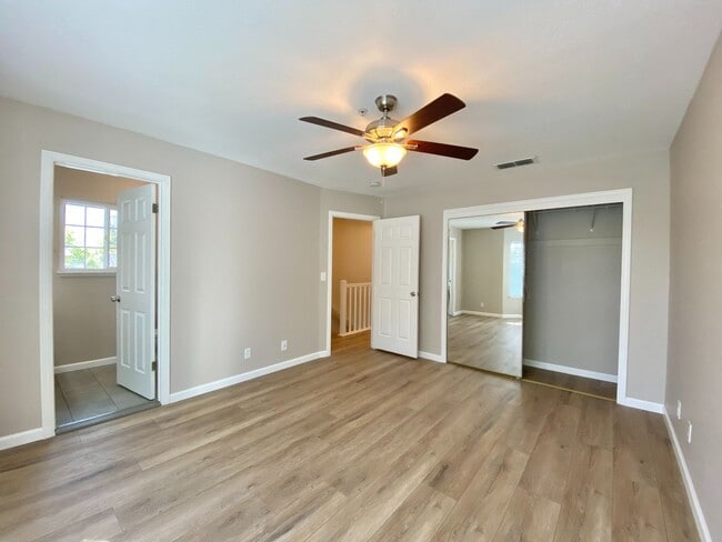 Building Photo - Updated 2 Bed 2 Story Napa Valley Club Con...