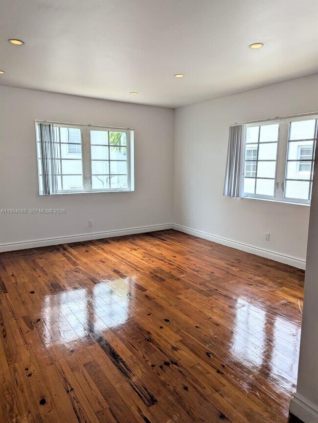 Building Photo - 1015 19th St