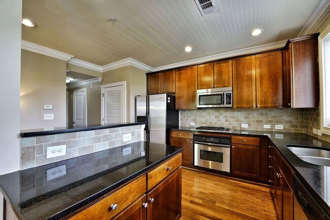 Building Photo - 307 Le Gran Bend