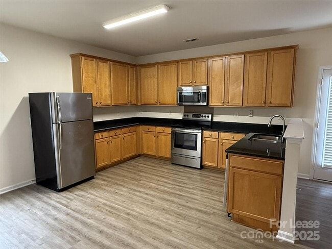 Building Photo - 1420 Ladora Dr