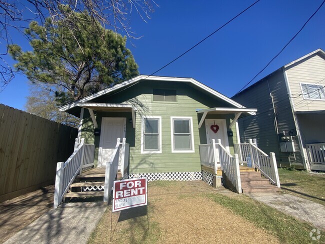 Building Photo - 208 E Sterling St