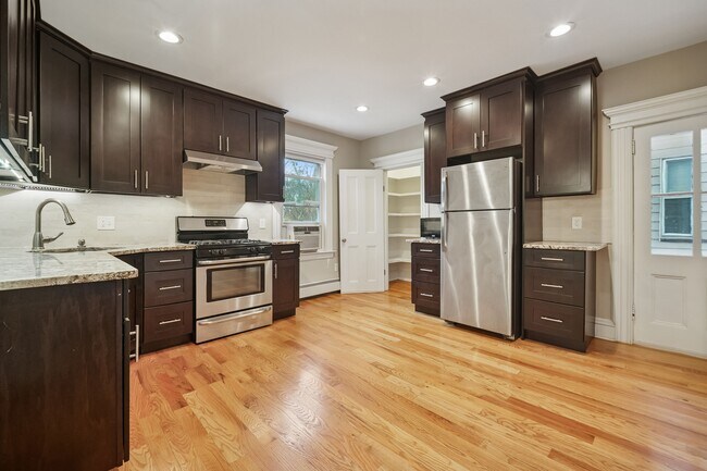 Building Photo - 159 Valley Rd