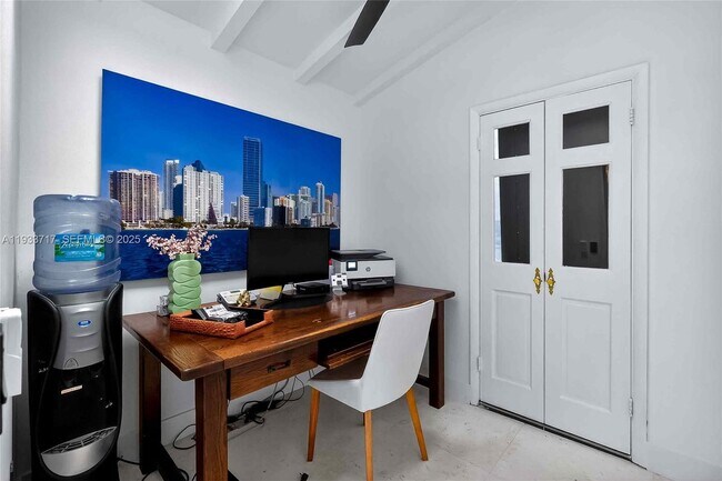 Building Photo - 800 NE 97th St