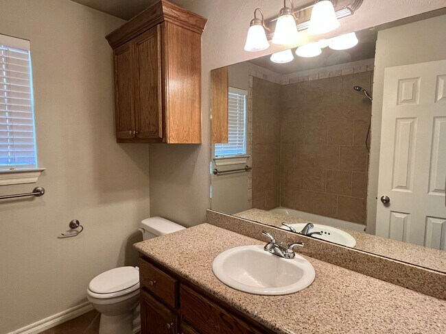 Building Photo - Wonderful 4 bed, 2 bath 3 car in Falcon Ri...