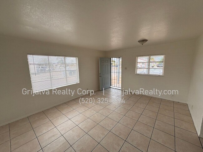 Building Photo - 2814 S Coconino Vista