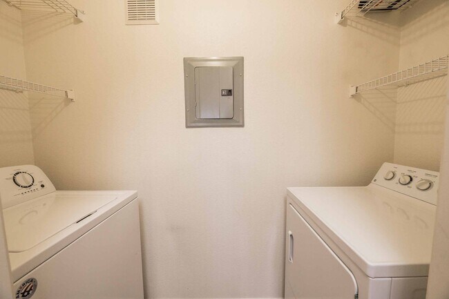 Building Photo - Two Bedroom Condo in Guard Gated Vistana